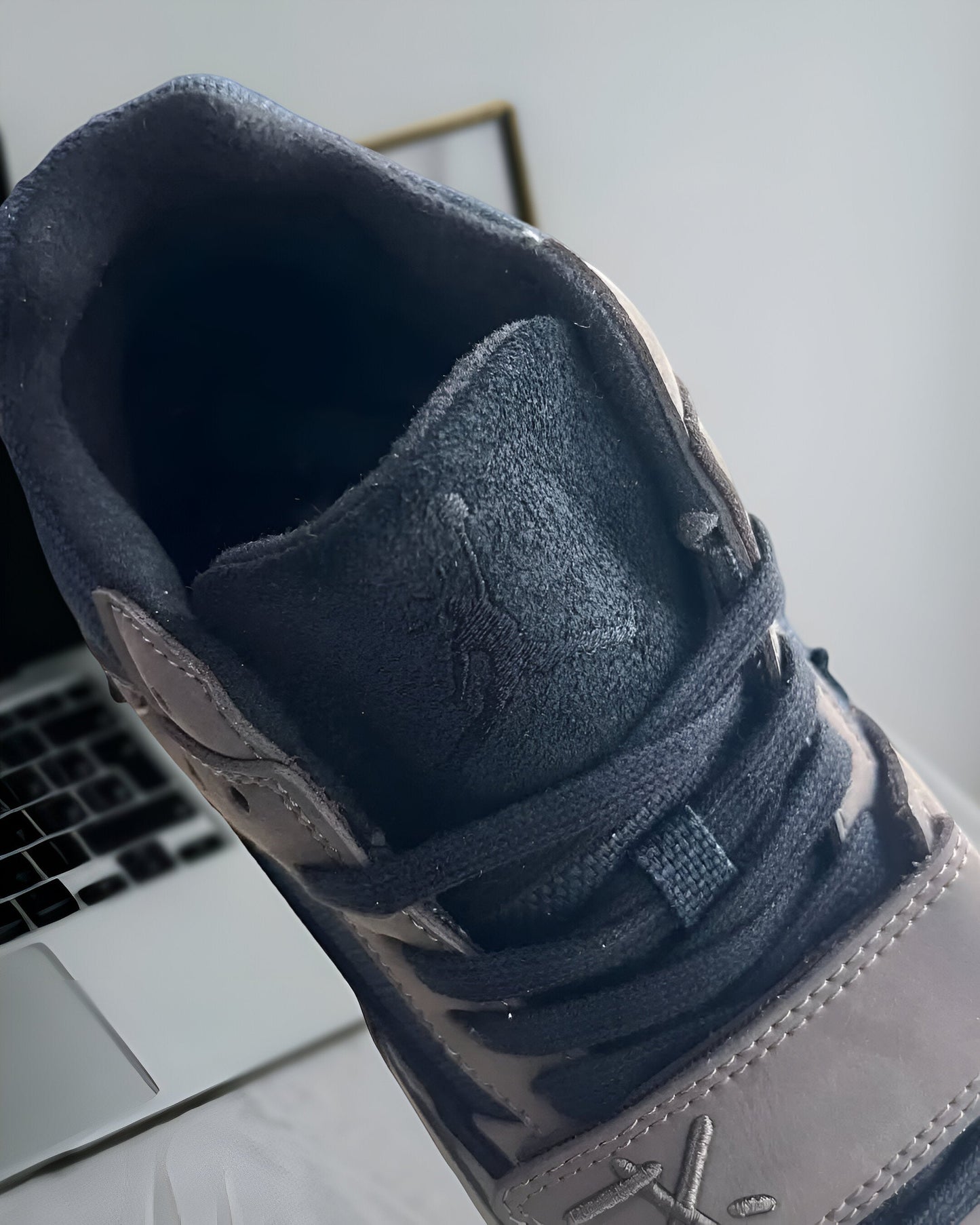 TRAVIS SCOTT × JORDAN JUMPMAN JACK "DARK MOCHA"