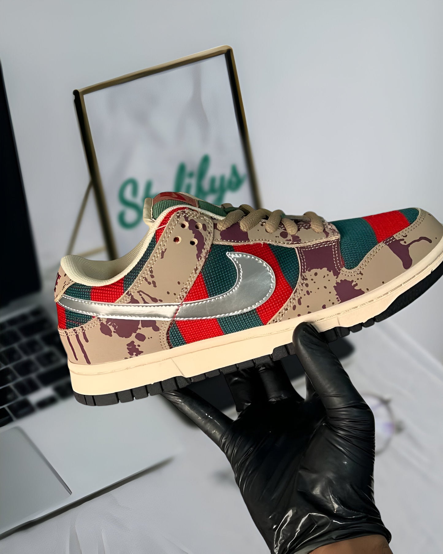 NIKE SB DUNK LOW "FREDDY KRUEGER