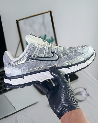 NIKE P-6000 METALLIC SILVE