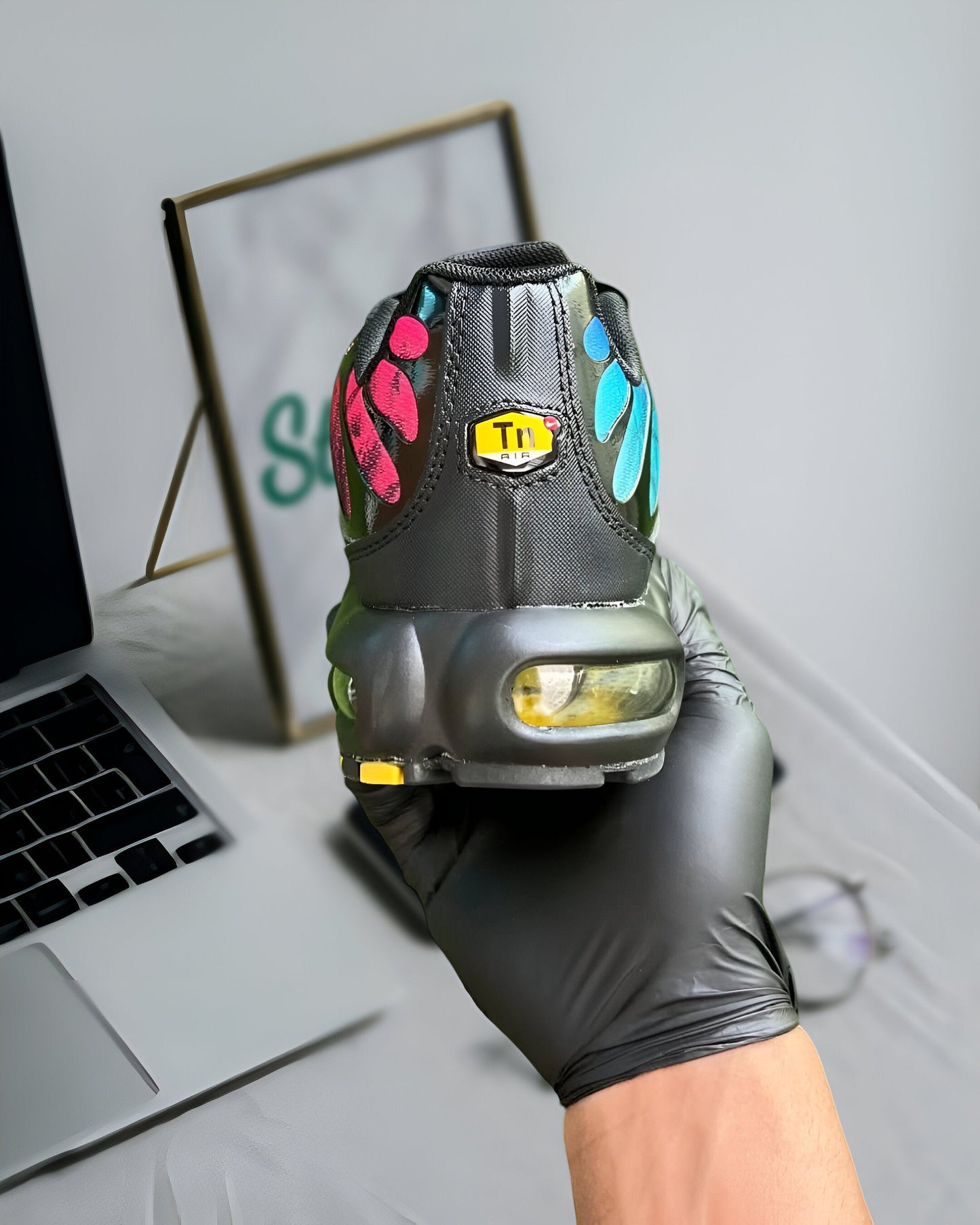 NIKE AIR MAX PLUS “25TH ANNIVERSARY