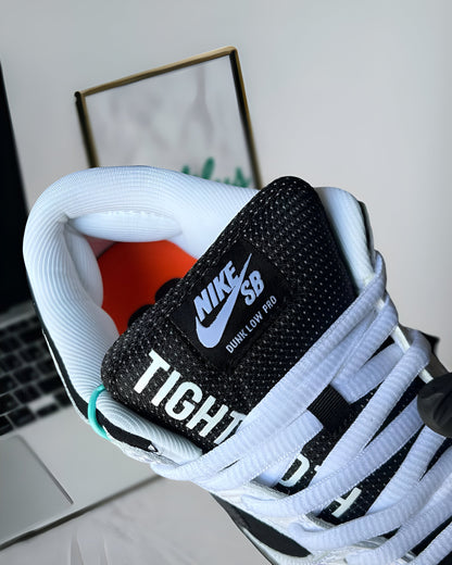 NIKE SB DUNK LOW TIGHTBOOTH