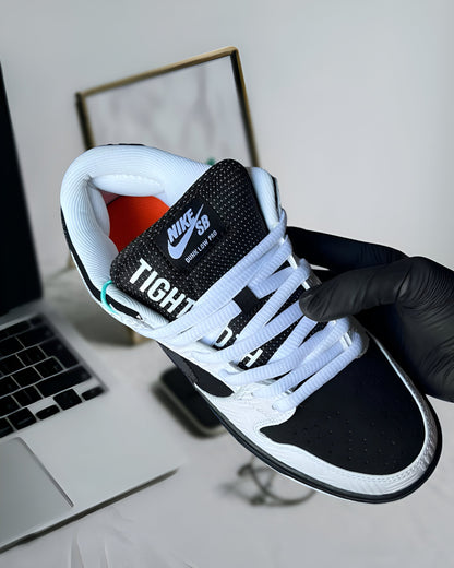 NIKE SB DUNK LOW TIGHTBOOTH