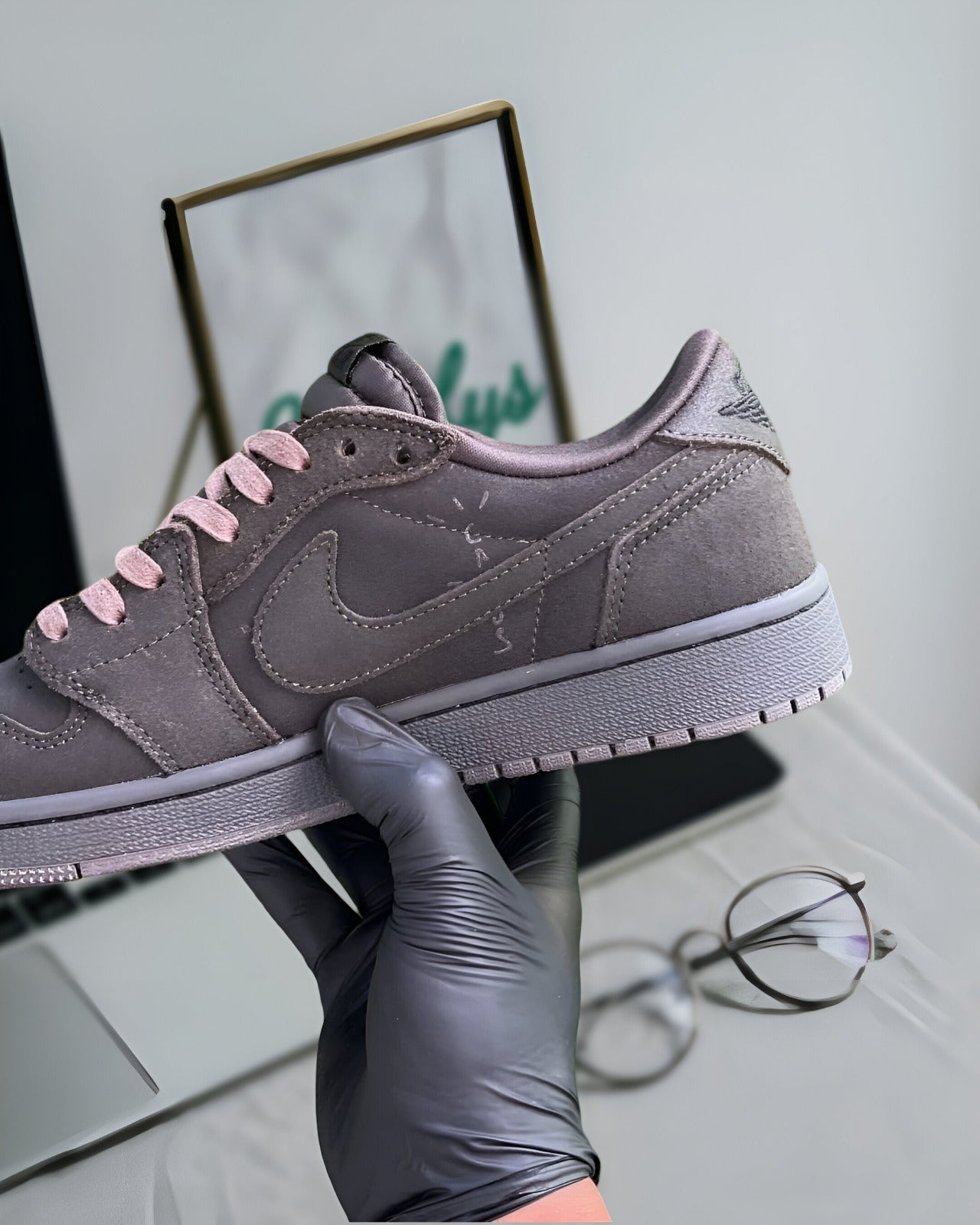 JORDAN X TRAVIS SCOTT AIR JORDAN 1 LOW OG VELVET BROWN