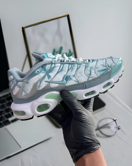 NIKE AIR MAX PLUS
PALM TREES GREEN