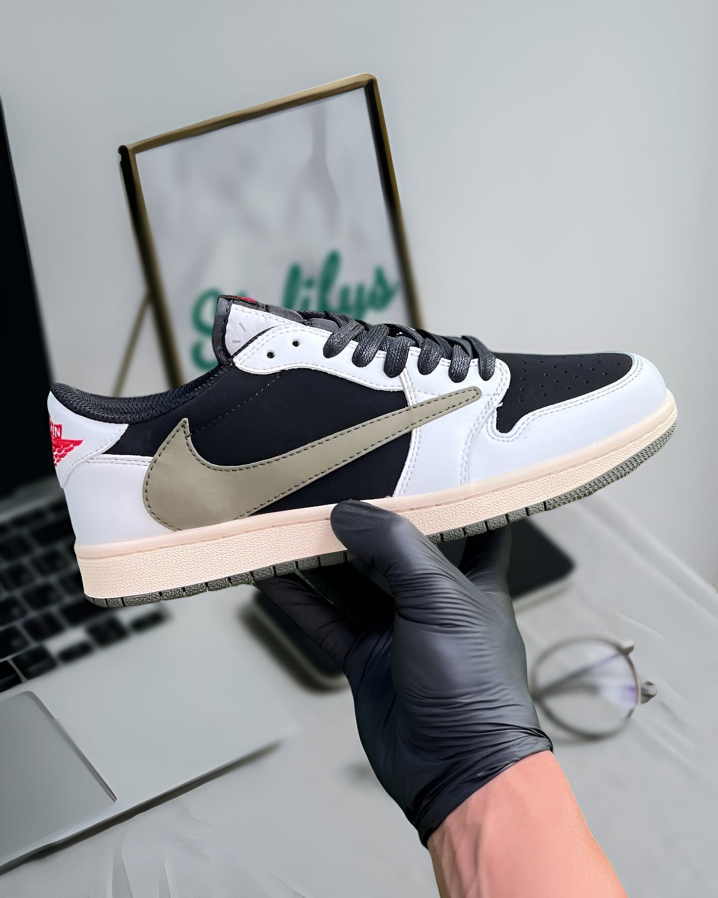 JORDAN 1 RETRO LOW OG SP TRAVIS SCOTT OLIVE