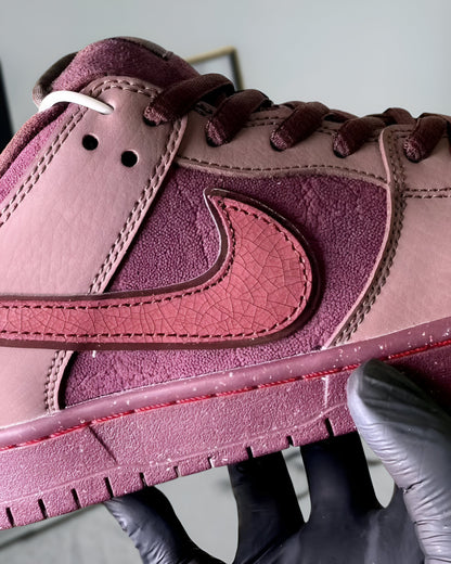 NIKE SB DUNK LOW CITY OF LOVE BURGUNDY CRUSH