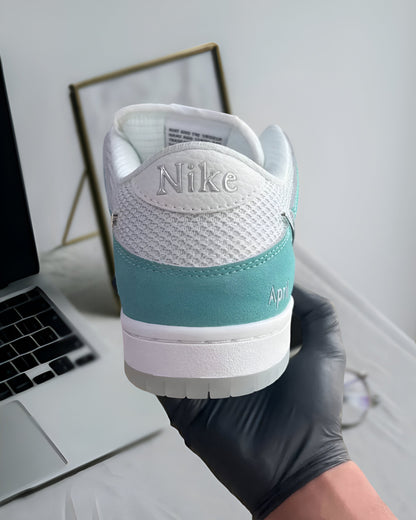 NIKE SB DUNK LOW APRIL SKATEBOARDS