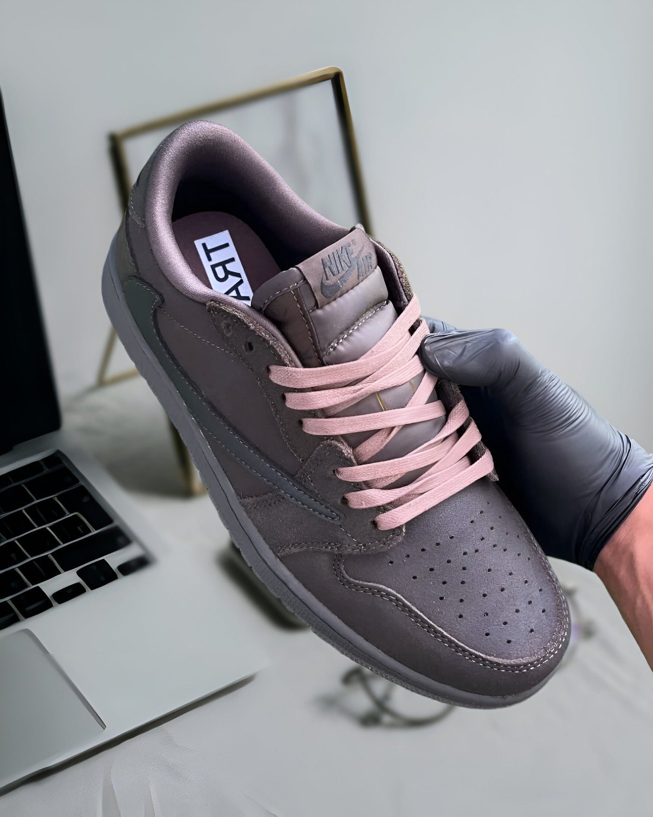 JORDAN X TRAVIS SCOTT AIR JORDAN 1 LOW OG VELVET BROWN