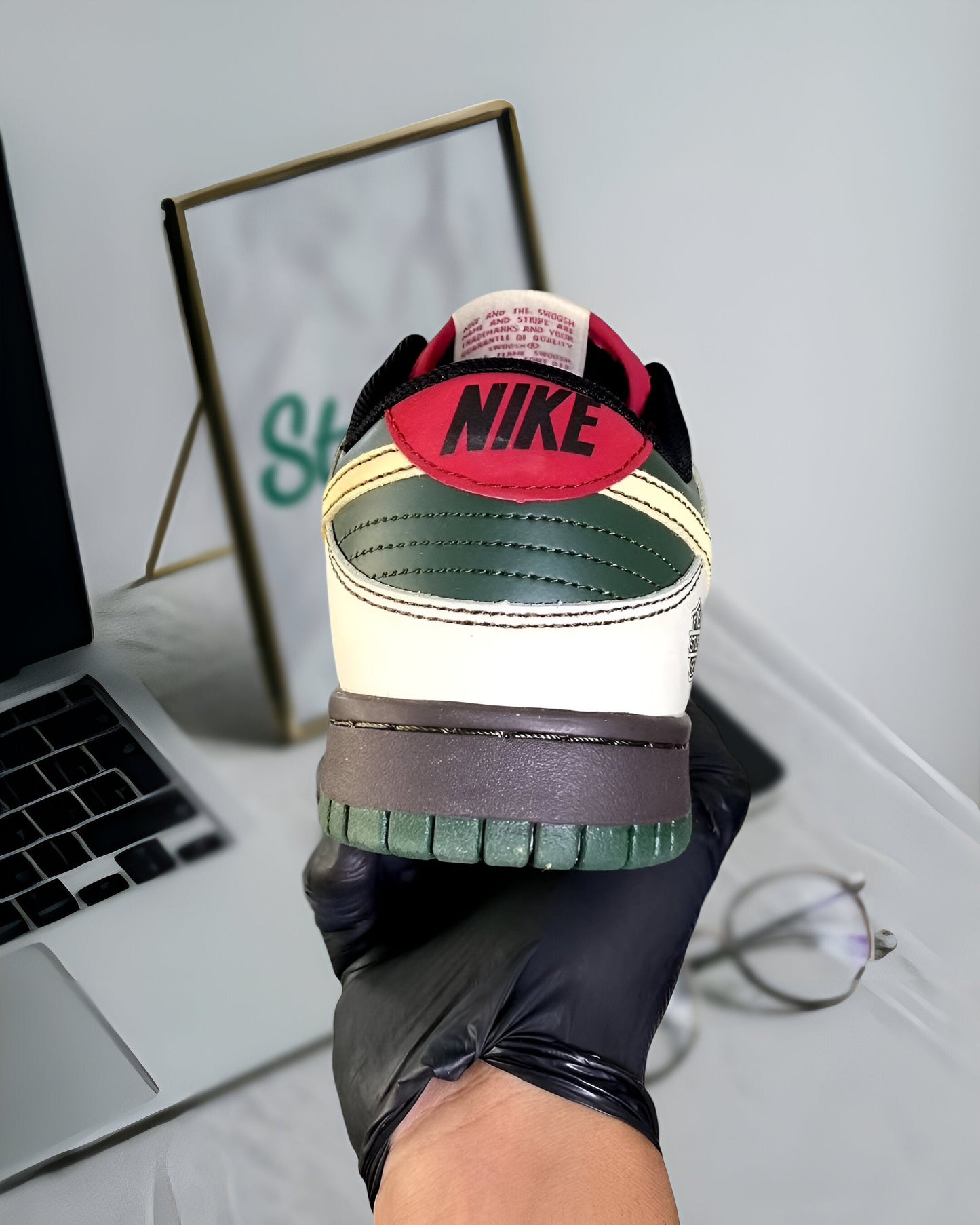 NIKE SB DUNK LOW X STUSSY BMW M3