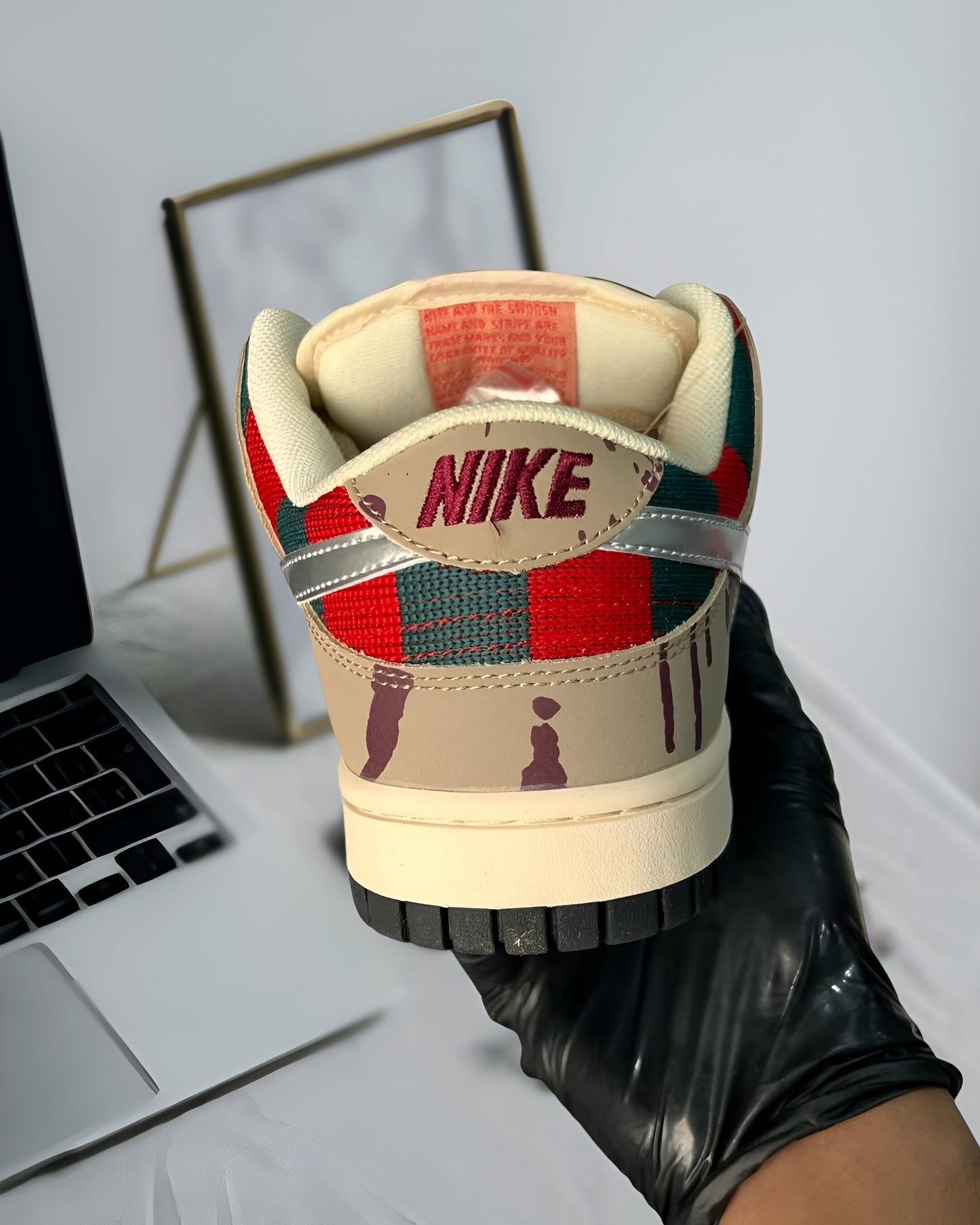 NIKE SB DUNK LOW "FREDDY KRUEGER