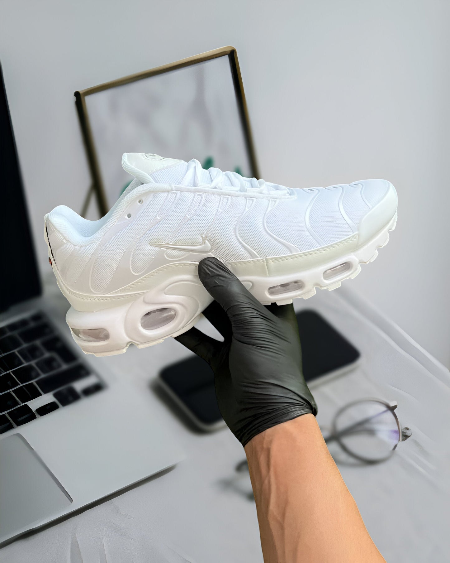 NIKE AIR MAX PLUS “WHITE