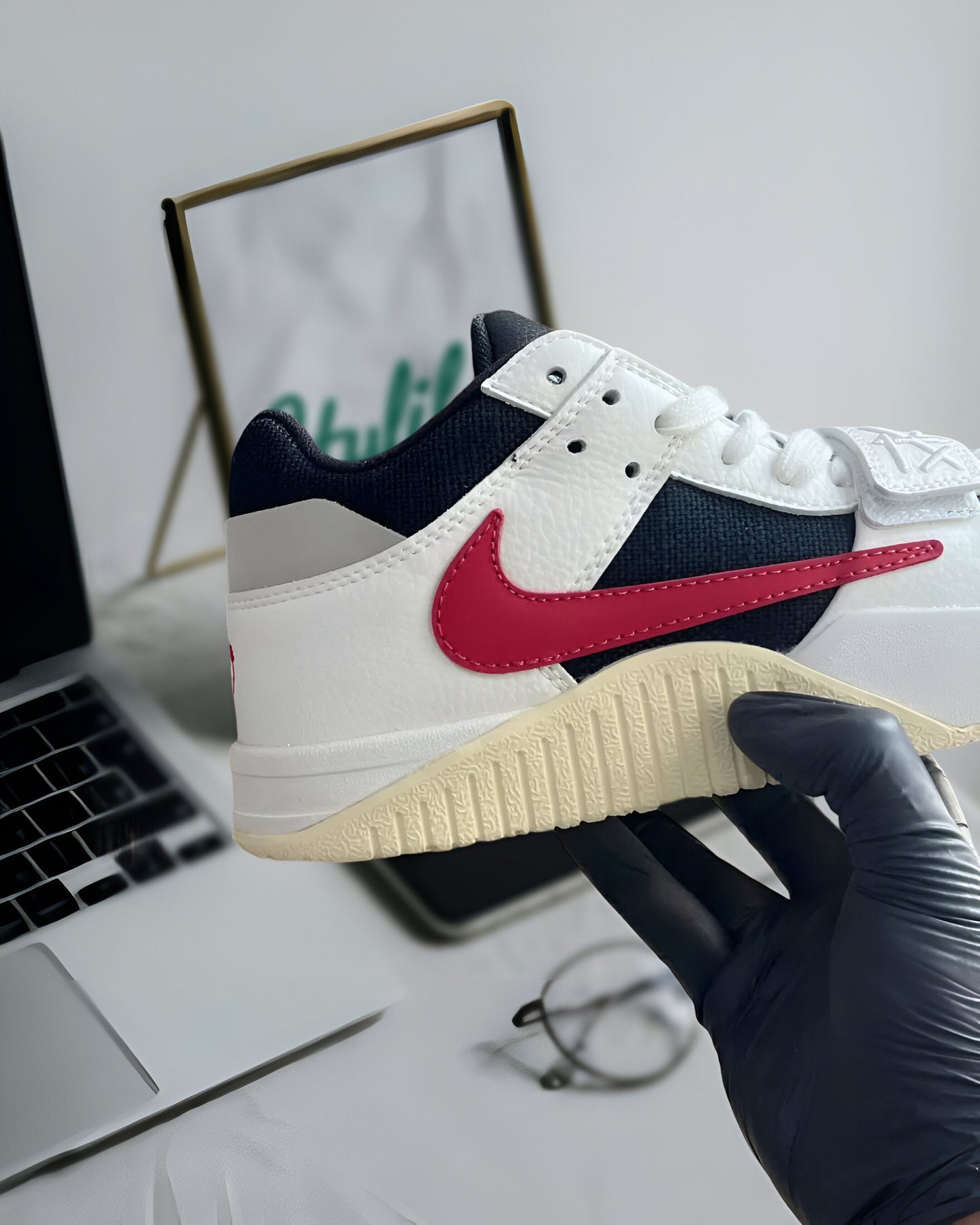 JORDAN JUMPMAN JACK TR
TRAVIS SCOTT UNIVERSITY RED