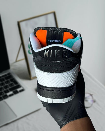NIKE SB DUNK LOW TIGHTBOOTH