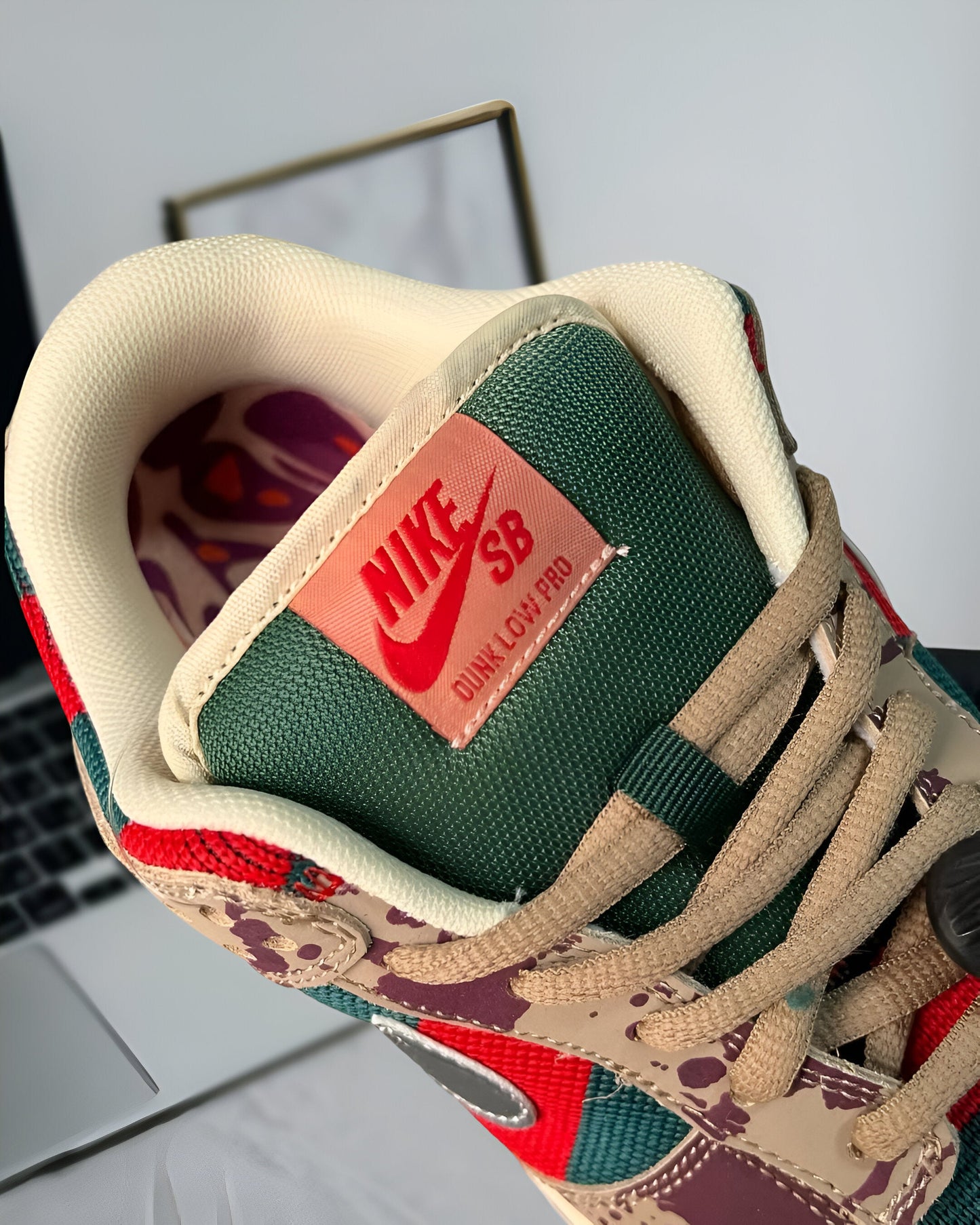 NIKE SB DUNK LOW "FREDDY KRUEGER