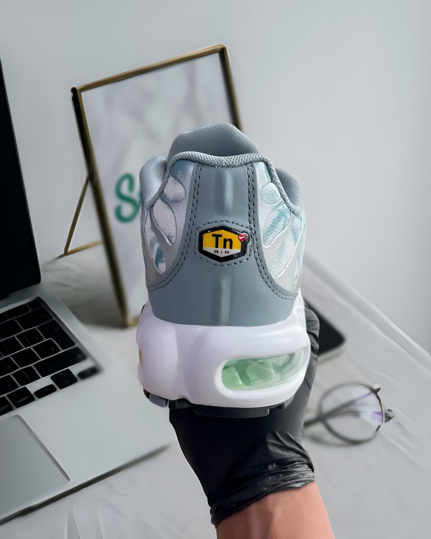 NIKE AIR MAX PLUS
PALM TREES GREEN