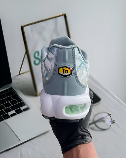 NIKE AIR MAX PLUS
PALM TREES GREEN