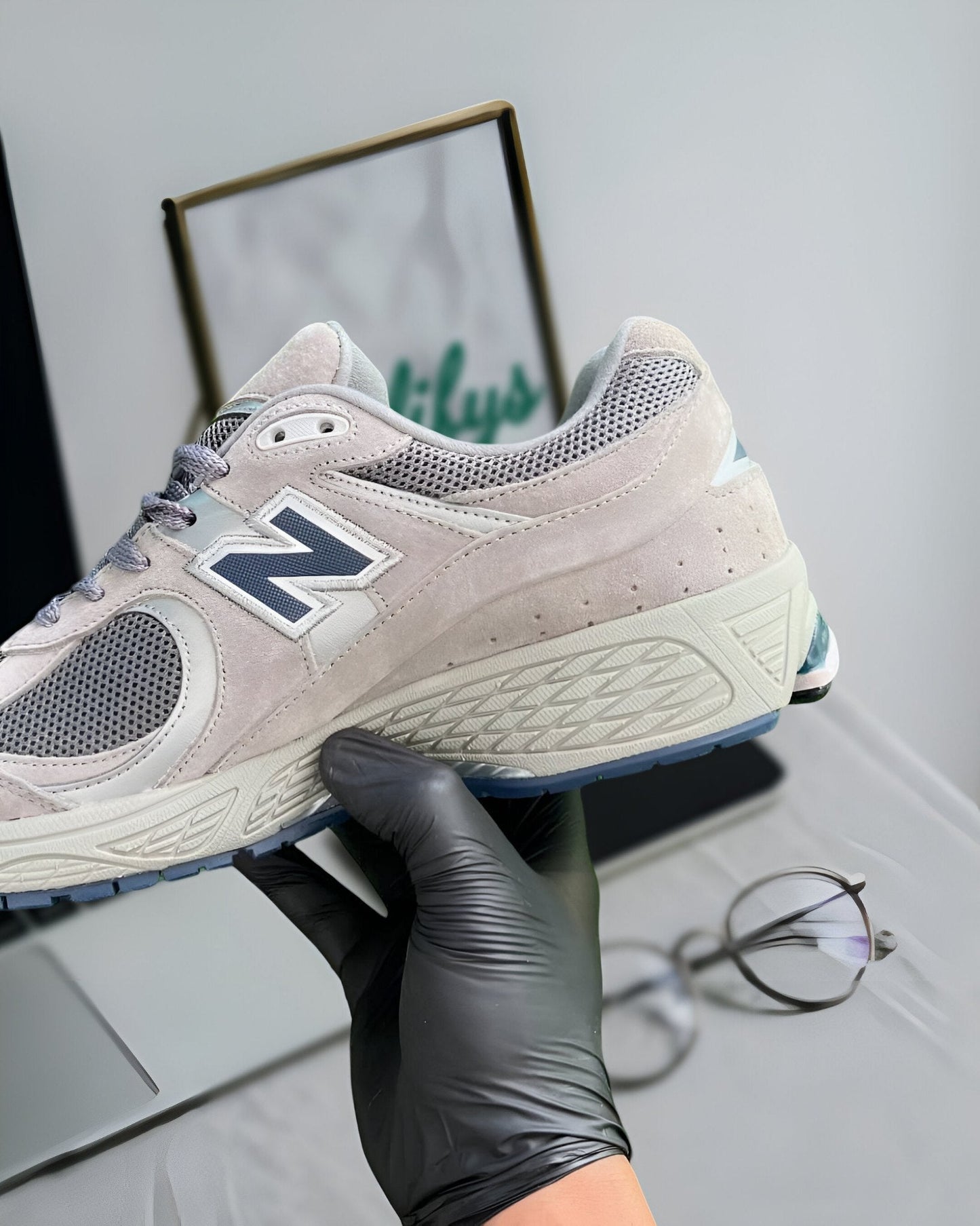 NEW BALANCE 2002R LIGHT GREY