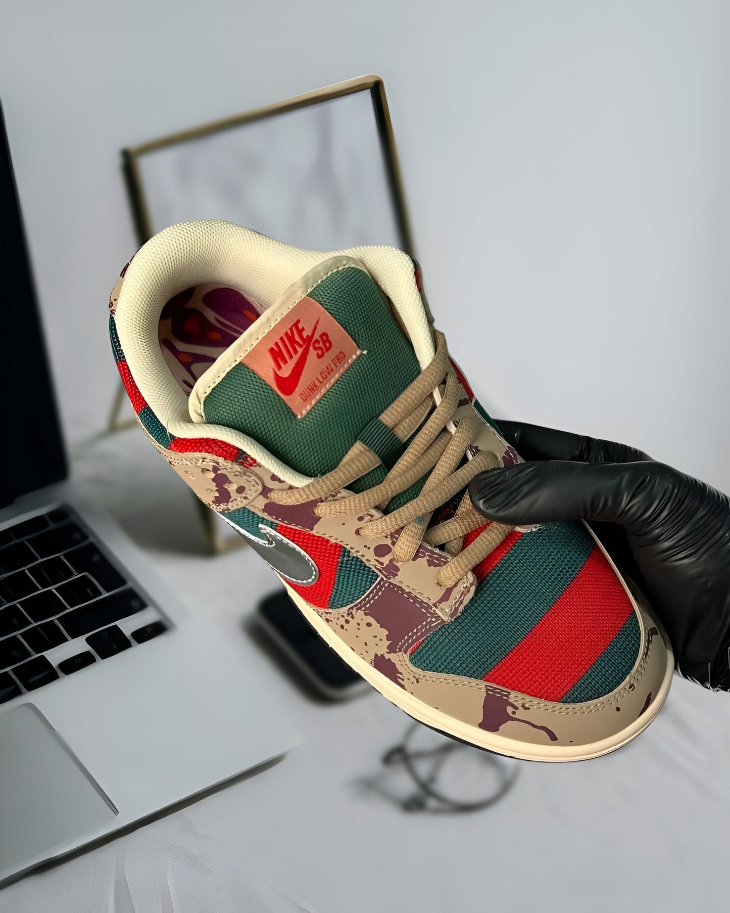 NIKE SB DUNK LOW "FREDDY KRUEGER