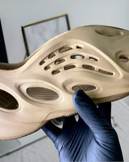 ADIDAS YEEZY FOAM RNNR
SULFUR