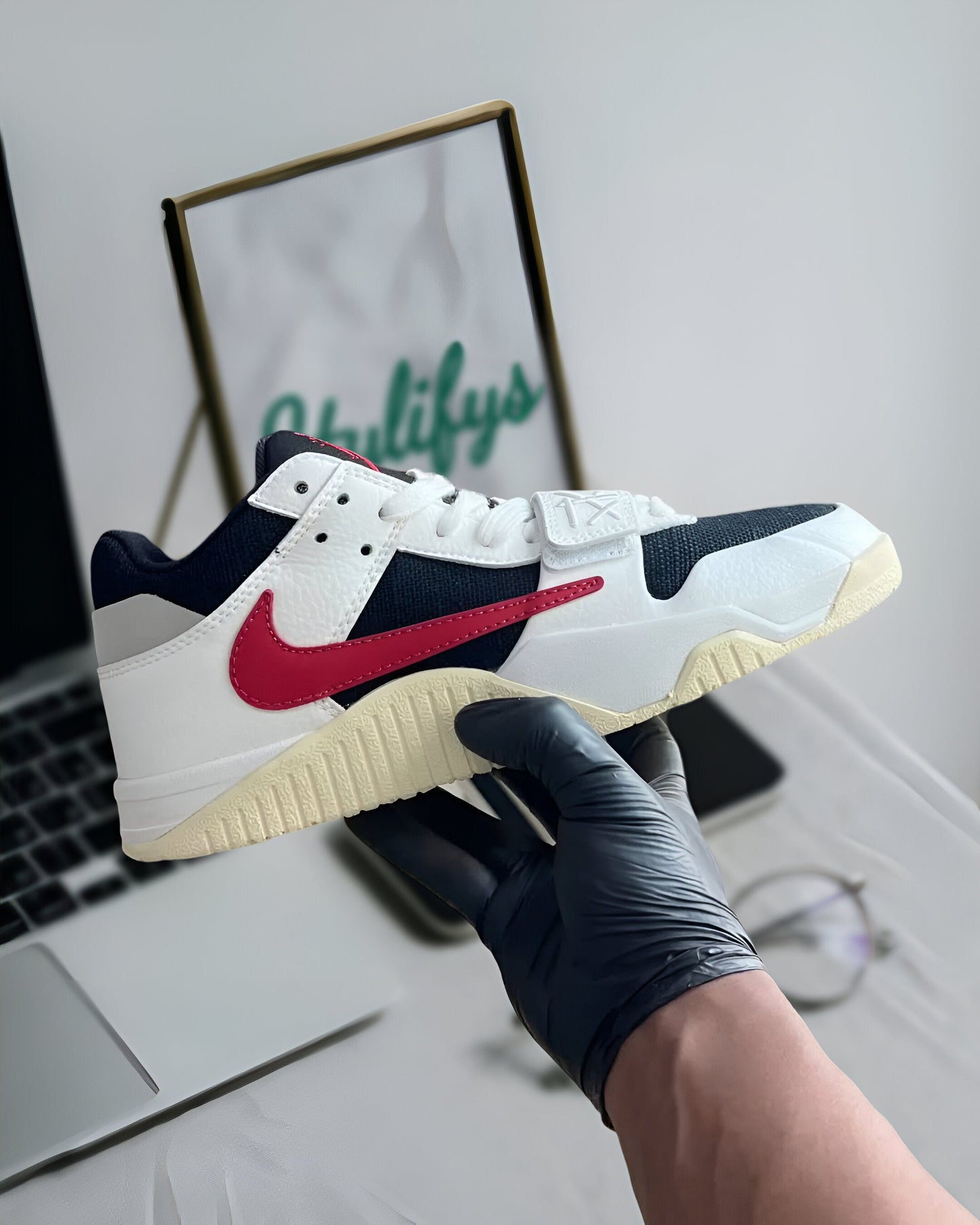 JORDAN JUMPMAN JACK TR
TRAVIS SCOTT UNIVERSITY RED