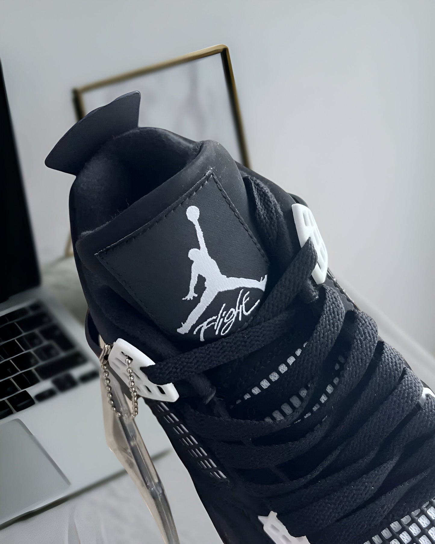 JORDAN 4 RETRO  WHITE THUNDER