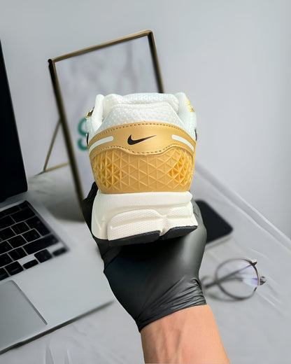 NIKE VOMERO 5 METALLIC GOLD
