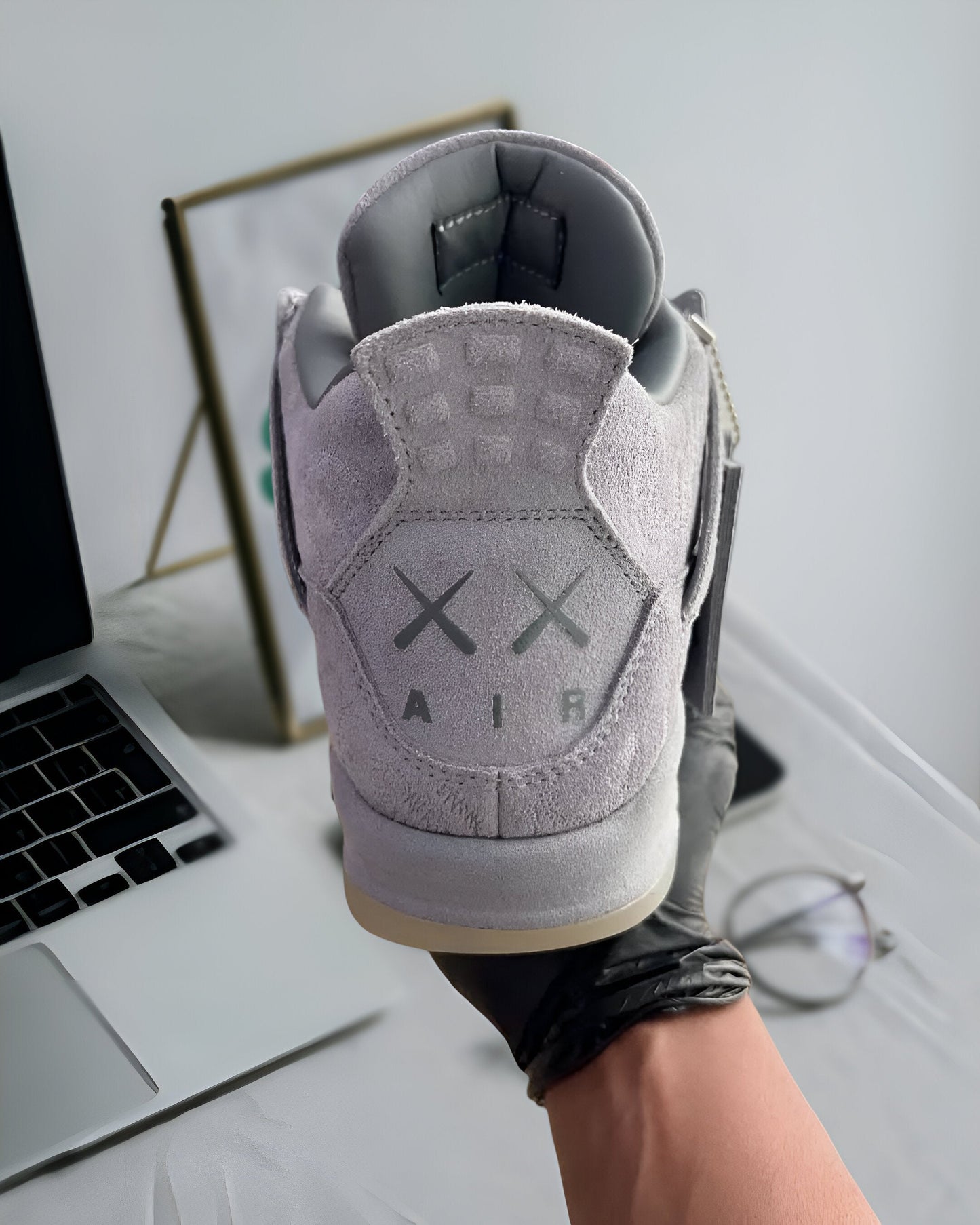 JORDAN 4 RETRO KAWS