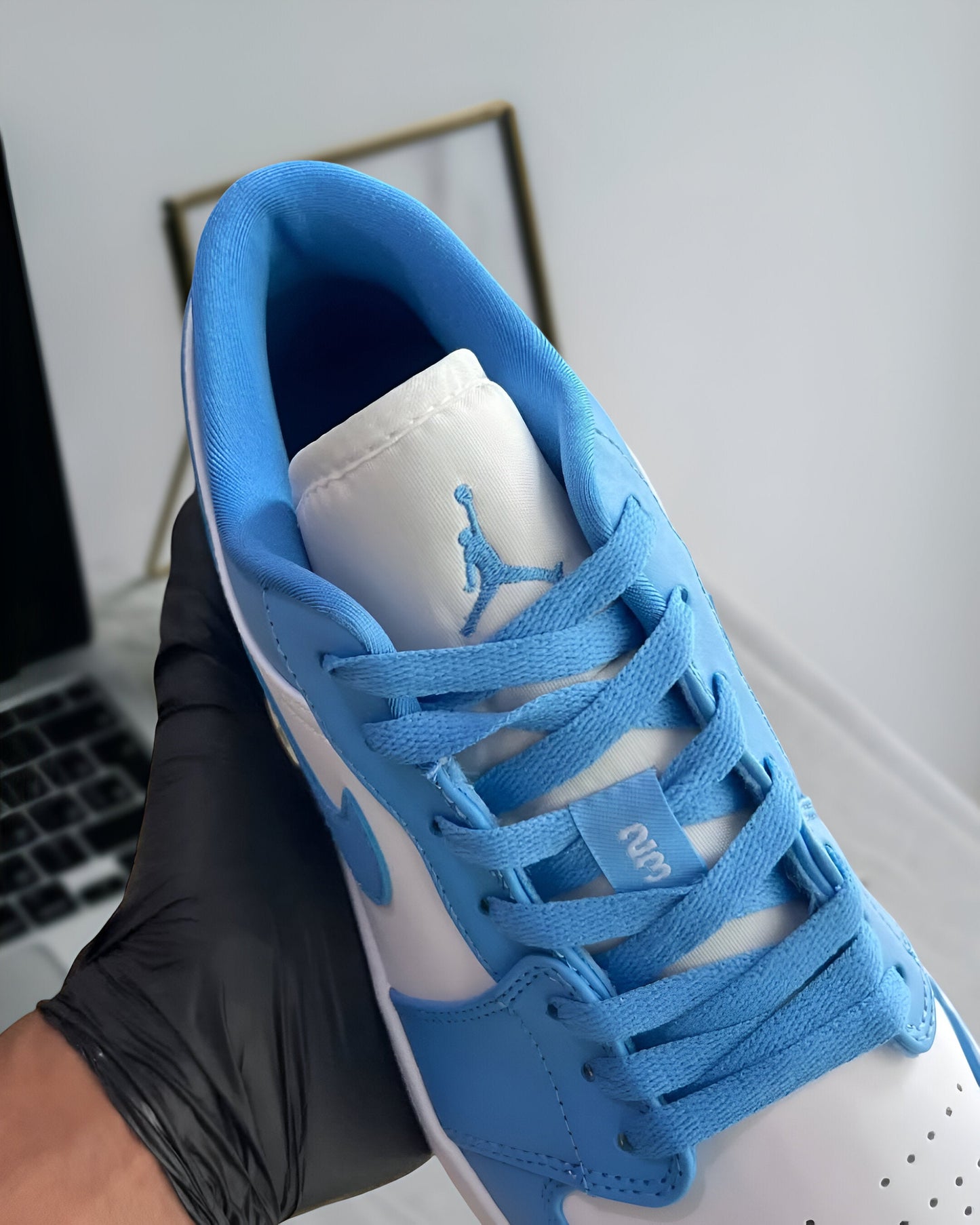 JORDAN 1 LOW UNIVERSITY BLUE