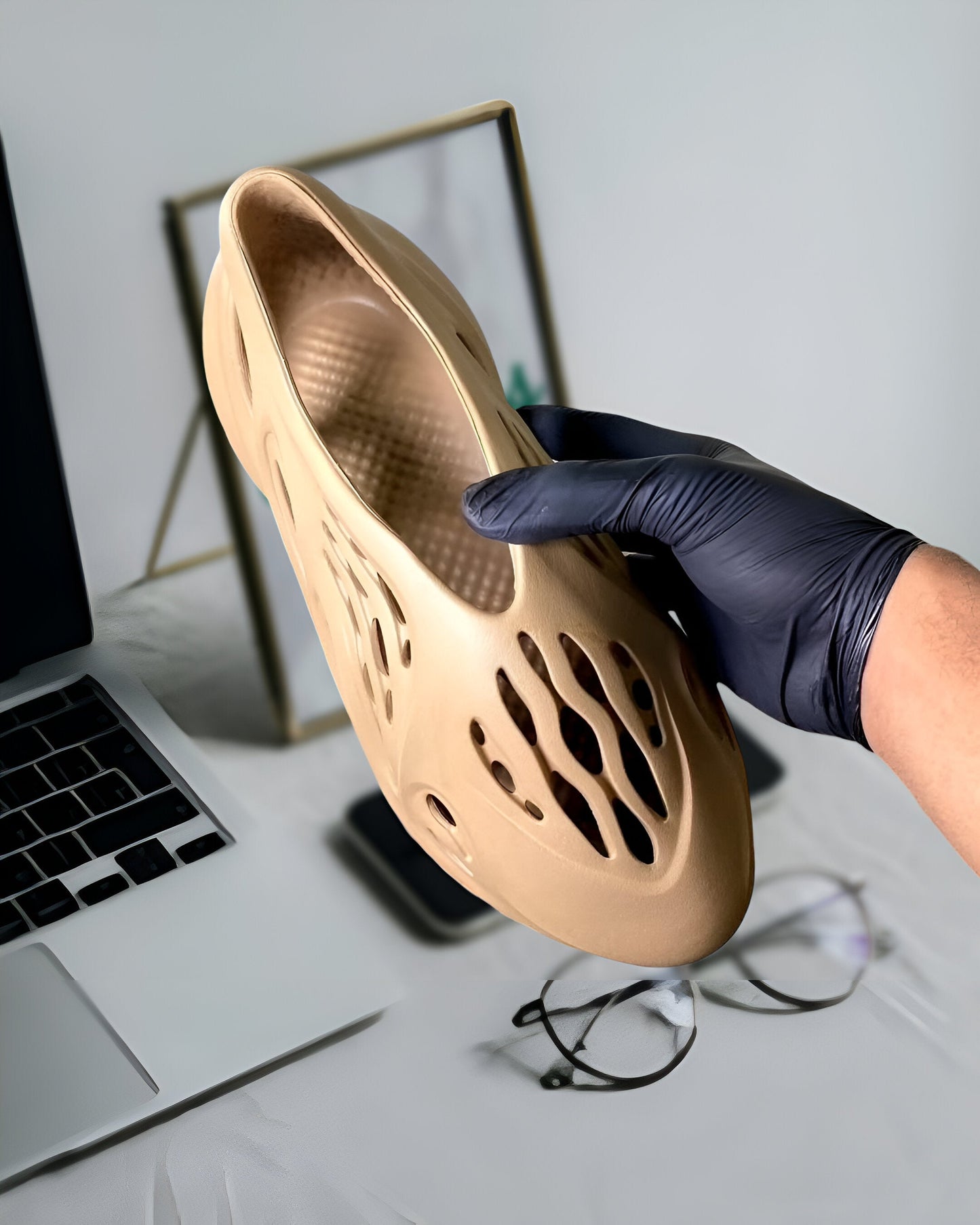 ADIDAS YEEZY FOAM RNNR
SULFUR